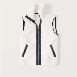 abercrombie & fitch • sherpa vest size S